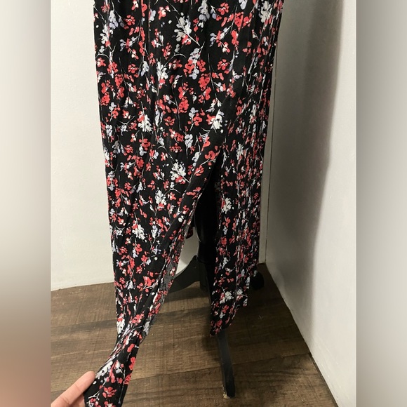 Universal Thread Womans Black Red Floral Maxi Dress Size M - Picture 7 of 8